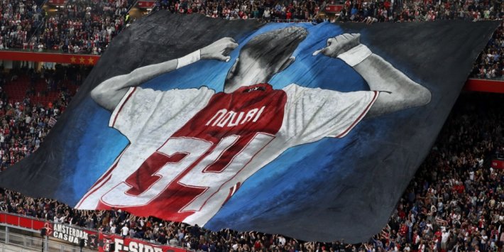 FCUpdate_nl's tweet photo. De kleren van Nouri hangen nog in de Ajax-kleedkamer, heeft Marcel Keizer bij De Tafel van Kees aangegeven. #Ajax https://t.co/uoCSJ5bKpx https://t.co/VWx8tbN730