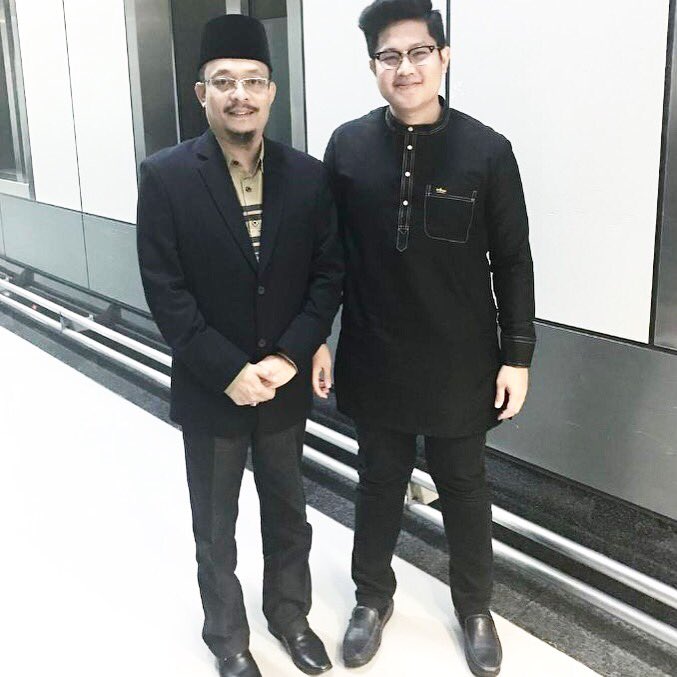 officialfans95's tweet image. Alhamdulillah, bersama dengan Ustaz Syamsul Debat 😁 Siapa kenal beliau? 🙋🏻‍♂️ 

#AimanBanna #SesiDiAstroDenganUstazKazim #TestingPost #TestKecaknaan #JanganSeriousSangat