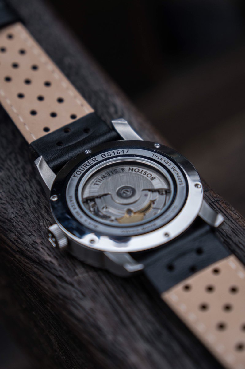 The Tourer features a Sellita SW260 Swiss movement, which is displayed in all its glory by our open case-back.

The Sellita SW260 is a 31 jewel automatic that offers a small second counter in the six o’clock position and a date window at the three o’clock mark.

#sellitaSW260