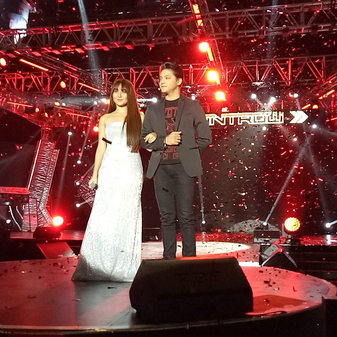 PrincessFrance's tweet photo. #KATHNIELxFRONTROW 

@bernardokath @imdanielpadilla https://t.co/0CIdc8bwRu
