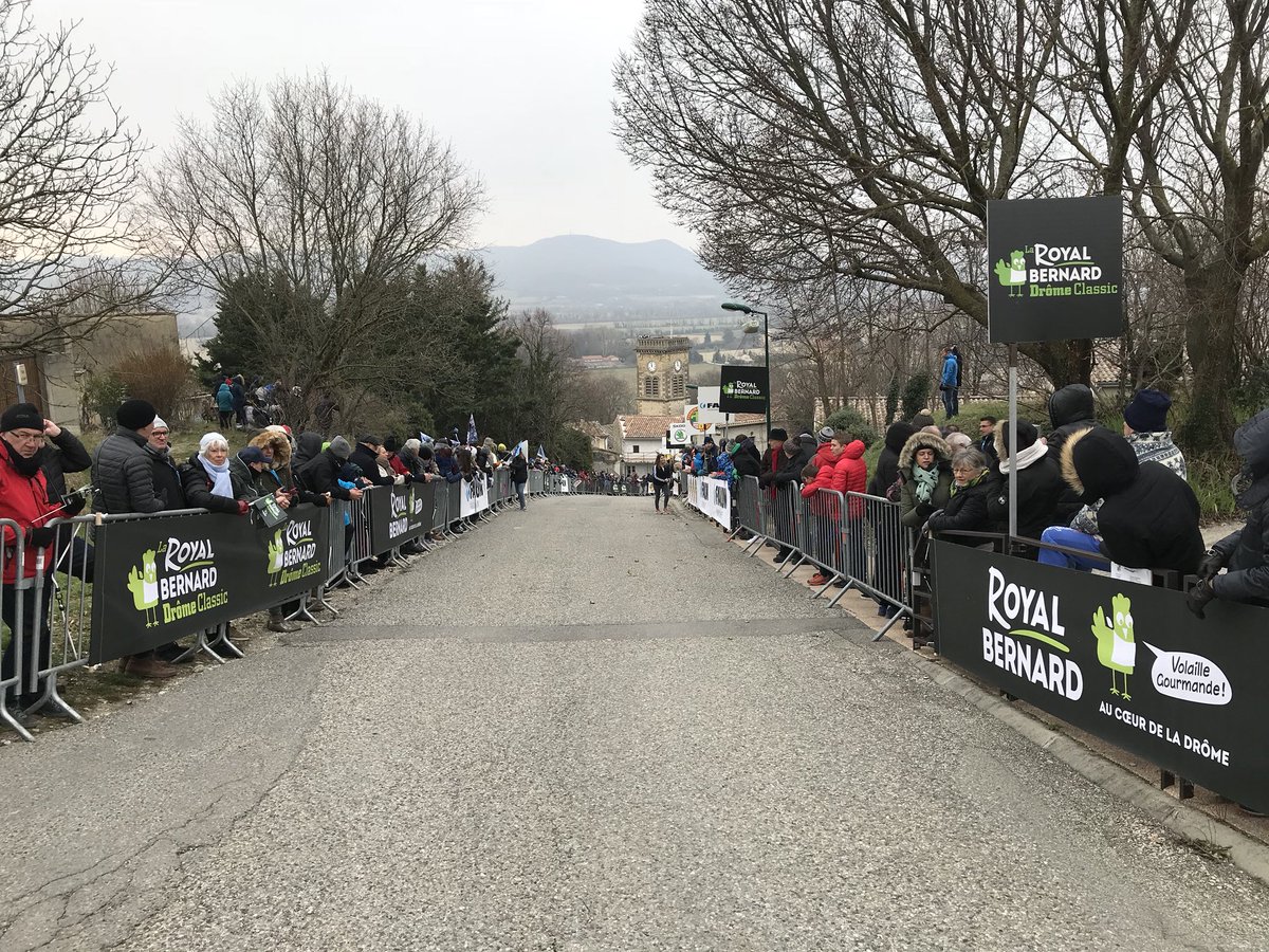 boucles_classic's tweet photo. Dans la côte d’Allex on attend le peloton Rejoignez nous #BDA2016 https://t.co/xlBRV82plE