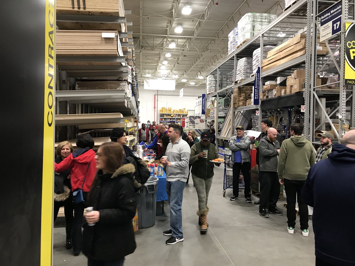 ChanteValentin4's tweet photo. Bright eyed and bushy tailed for the All Store Meeting at the Brook#2233 https://t.co/cD6g5CGeFq