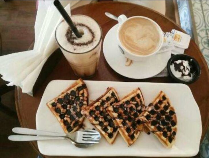 Espressoville's tweet photo. What is your definition of perfect breakfast??
—
Share with us and let us make it a reality.
#alldaybreakfast #alldaysmile
.
.
#waffletime #waffles #coffee #coffeetime #breakfast #oreo #oreoshake #eeeeeats #hungry #breakfastlover #lovemylife #hungry #instawaffles https://t.co/nRB1o8W2xO