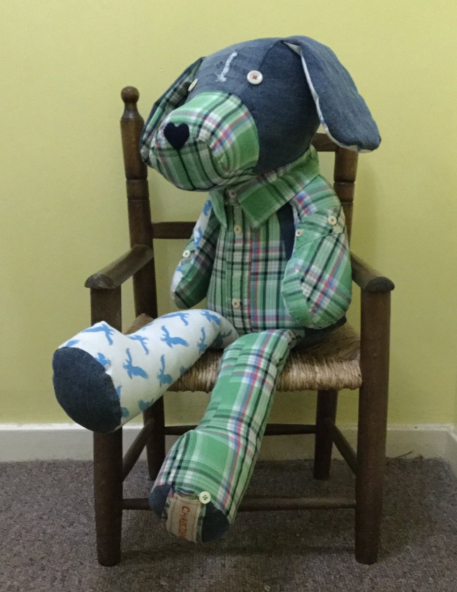 ArchieThePatti's tweet photo. Tragic story behind this #memorypuppy of a chap & his girlfriend killed by an 8 times convicted drunk driver. Itโs off to Nebraska & is filled with love #crafthillartisans https://t.co/Wn5oiIYZ9q