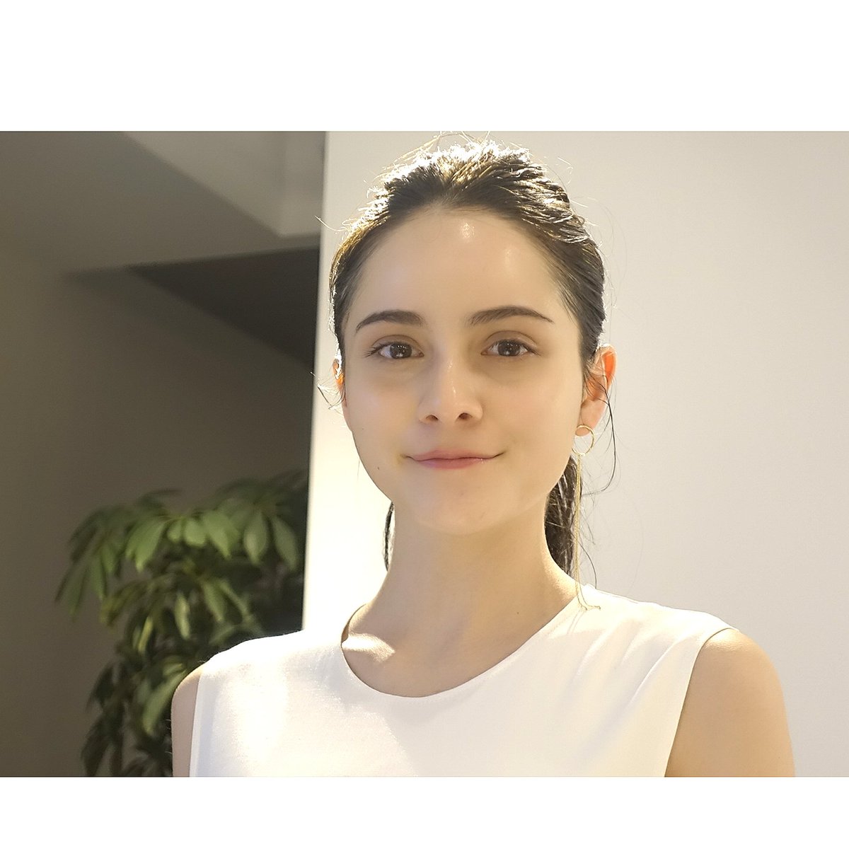 玉絵ゆきの 美容ライター Tamae Beauty Vol 25 今回紹介した スロウ ヘアカラーコンシーラー は画期的なアイテムだと思う 見た目のまま白髪用ファンデです 白髪染めの合間ケアに提案したけど 通常のヘアカラーのプリン隠しにもおすすめ 2 800円