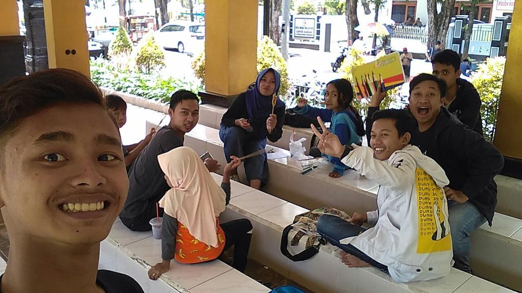 Diskusi bersama LINE ART BOJONEGORO

Minggu, 25/02/2018