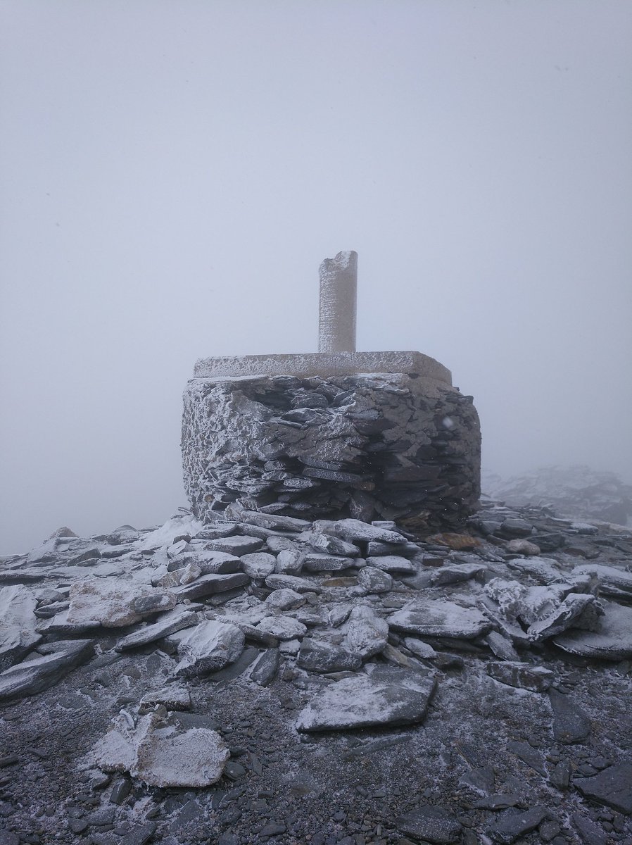 MonicaHache1's tweet photo. Ascenso a #ElChullo #Almería desde el #PuertoDeLaRagua #Granada
Con nieve y nevando
⛰️🏃🏻‍♀️ https://t.co/3vvs3WlZi8