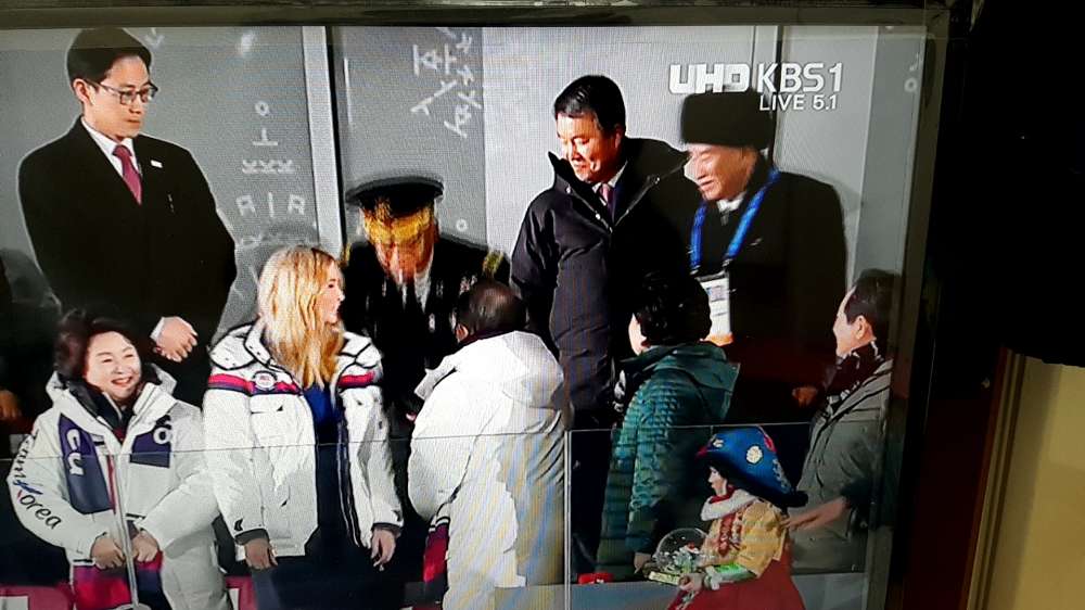 미쳐도 단단히 미쳤다. ㅡㅡ^

동맹군의 사령관(주한 미사령관)을.. 저딴 적국의 범죄자와 같은 줄에 앉게 했다고?

[이게 나라냐?]