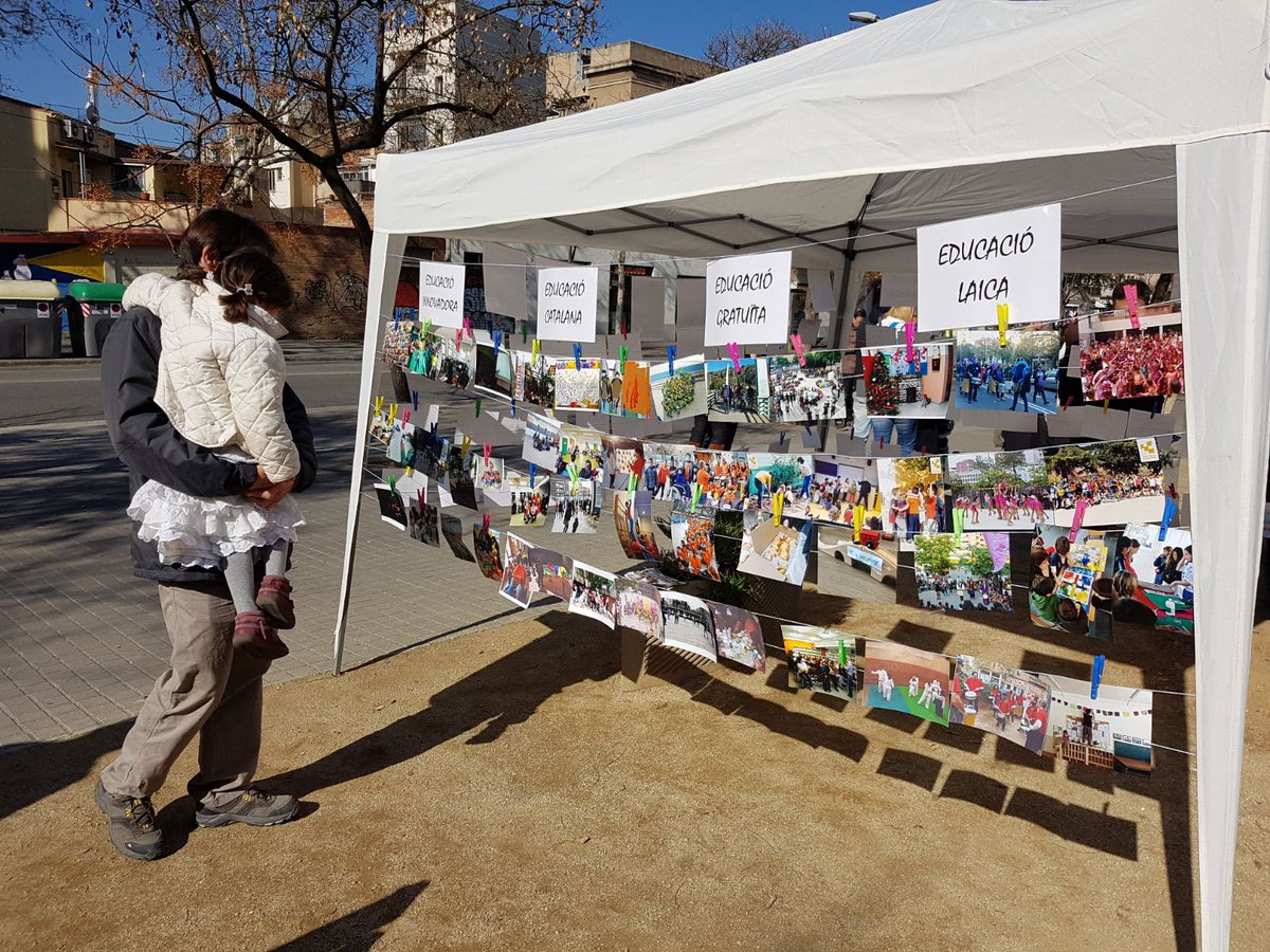 coorsantandreu's tweet photo. Al #PasseigxEducació hi ha fotos de les diferents escoles del districte relacionades amb els valors de l'escola pública. #MatriculatalaPública https://t.co/D1Un7rOCTb