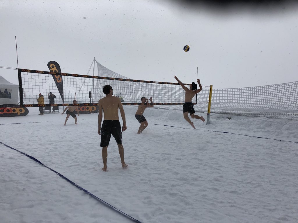 Chiliblues's tweet photo. SnowVolleyball at it’ best...😎@Snowvolleyball @SnowVolleyCH https://t.co/QaB99dm23K