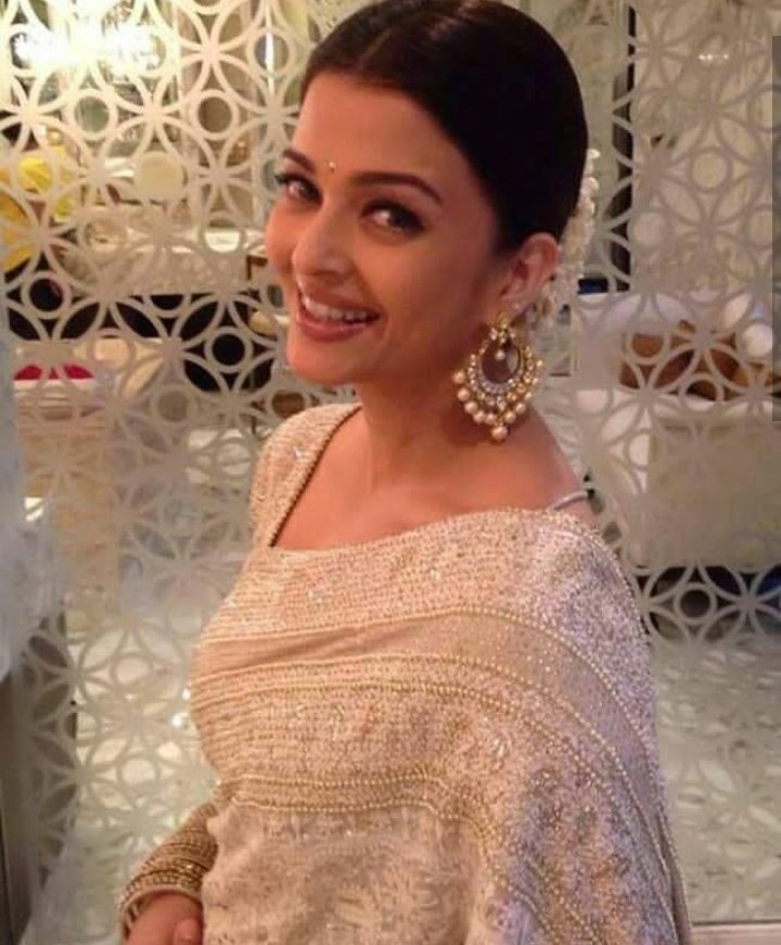 dffffffcfee's tweet photo. Smile and let wonder the reason behind it.!❤️❤️
#highlyoptimistic👑 #letscreateadifferentworld #beautyallround #thebestoutfit https://t.co/M0LjnMfhKV