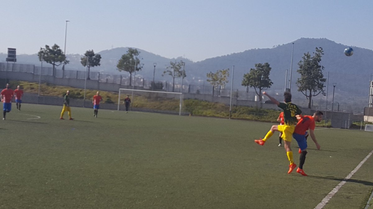 [DIRECTO]

GOOOLLL ALBERT GUARDIA GOLLL <a href="/recreativasf/">Peña Recreativa SF</a>

Min. 39

#Futbolcat 

#3cat8

<a href="/recreativasf/">Peña Recreativa SF</a> 1 - <a href="/canroca74UE/">Can roca 74 U.E</a> 0