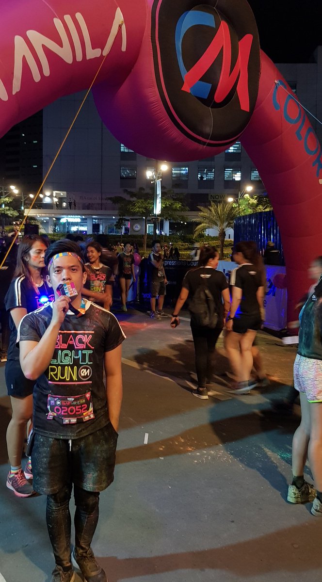 tuti1208's tweet photo. About last night. #CMBlackLight2018 #ColorRunManila https://t.co/aTuK4csJPk