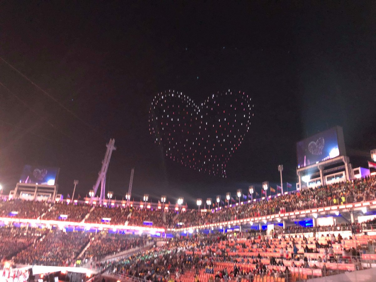 Olympics's tweet photo. #Soohorang in the sky #drones #Olympics PyeongChang2018 👋❤️ https://t.co/P3vChRznIu
