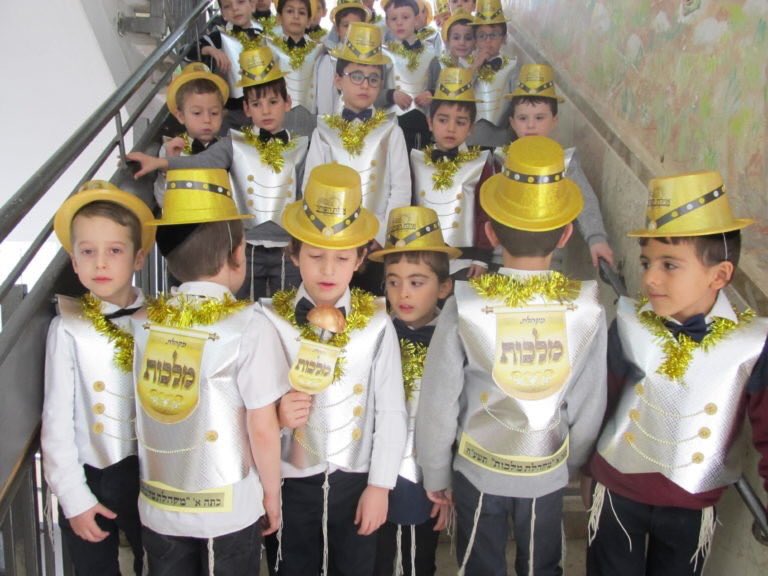 BOOM 💥 ומרדכי יצא בלבוש ״מלכות״. #Purim2018