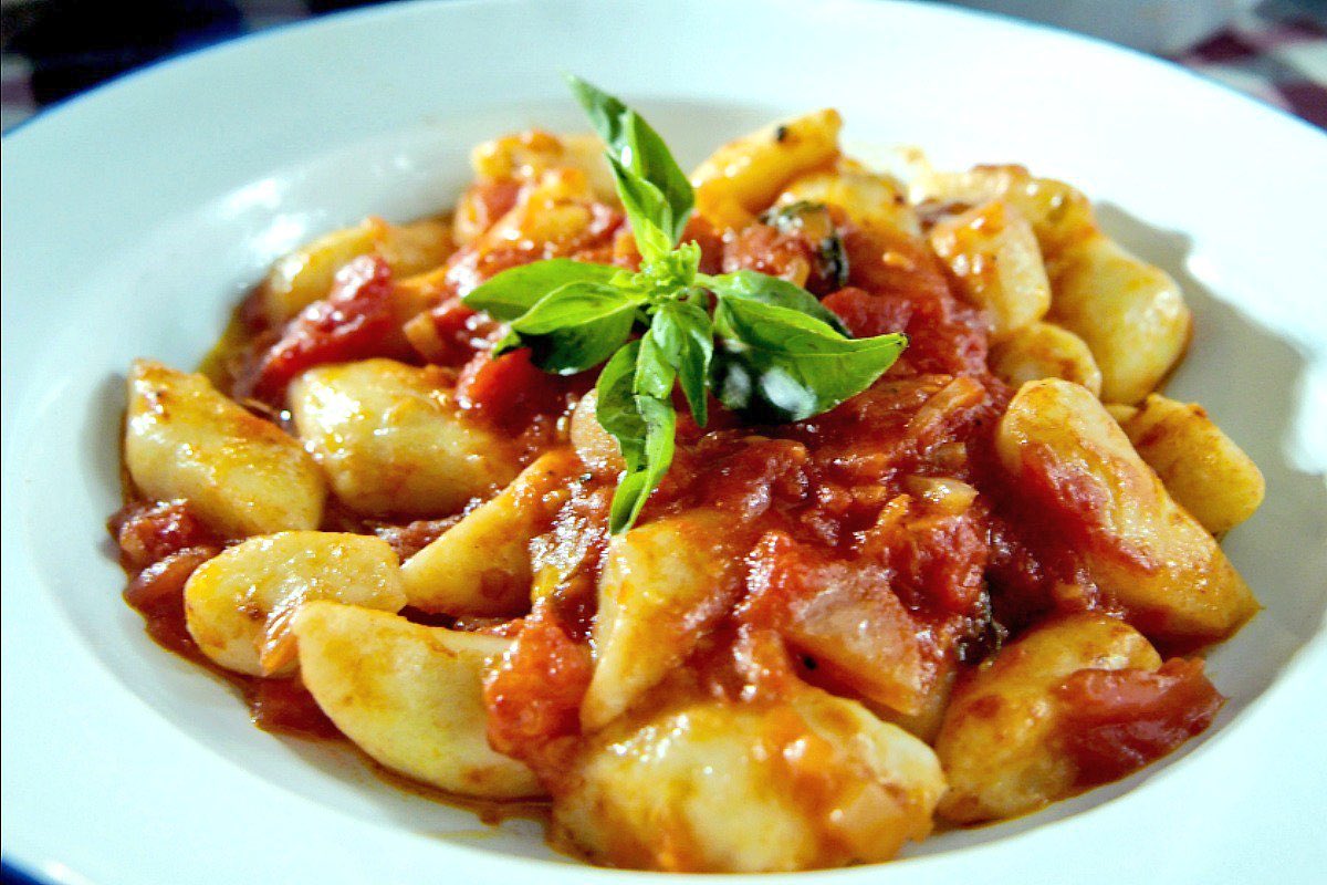 calabriaonline's tweet photo. Il pranzo 🥙 della Domenica, #gnocchi fatti in casa con sugo di pomodoro 🍅 (soffritto con #cipollarossa di #Tropea #Calabria I.G.P. e #OlioExtravergine) e #nduja di #Spilinga. #BuonaDomenica con #gusto, #gourmet e #tradizione. https://t.co/1u4p9hSUAQ