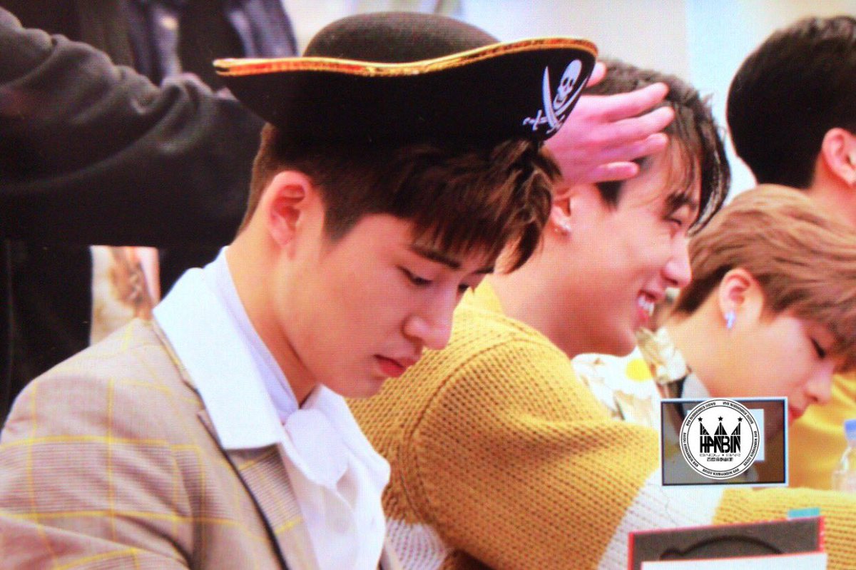 Baidu_KimHanBin's tweet photo. [PREVIEW]180225 iKON 'RETURN' FAN-SIGNING EVENT in BUNDANG

#Hanbin #BI #비아이 #한빈 #iKON https://t.co/CY0oBBjvD7