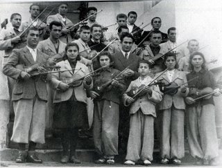 UmobUmut's tweet photo. KÖY ENSTİTÜLERİNİ kapatmayıp,
aynı eğitim kalitesini günümüze kadar sürdürebilseydik,

AB lideri ALMANYA,

Bugün,

Türkiye'nin gerisinde NAL toplardı..

DP, ANAP, DYP, AKP gibi partiler,
Türkiye'yi,
ABD nin dümen suyuna soktular.

KAHROLSUN EMPERYALİZM
ve İŞBİRLİKÇİLERİ. https://t.co/dHjSo3O1xW