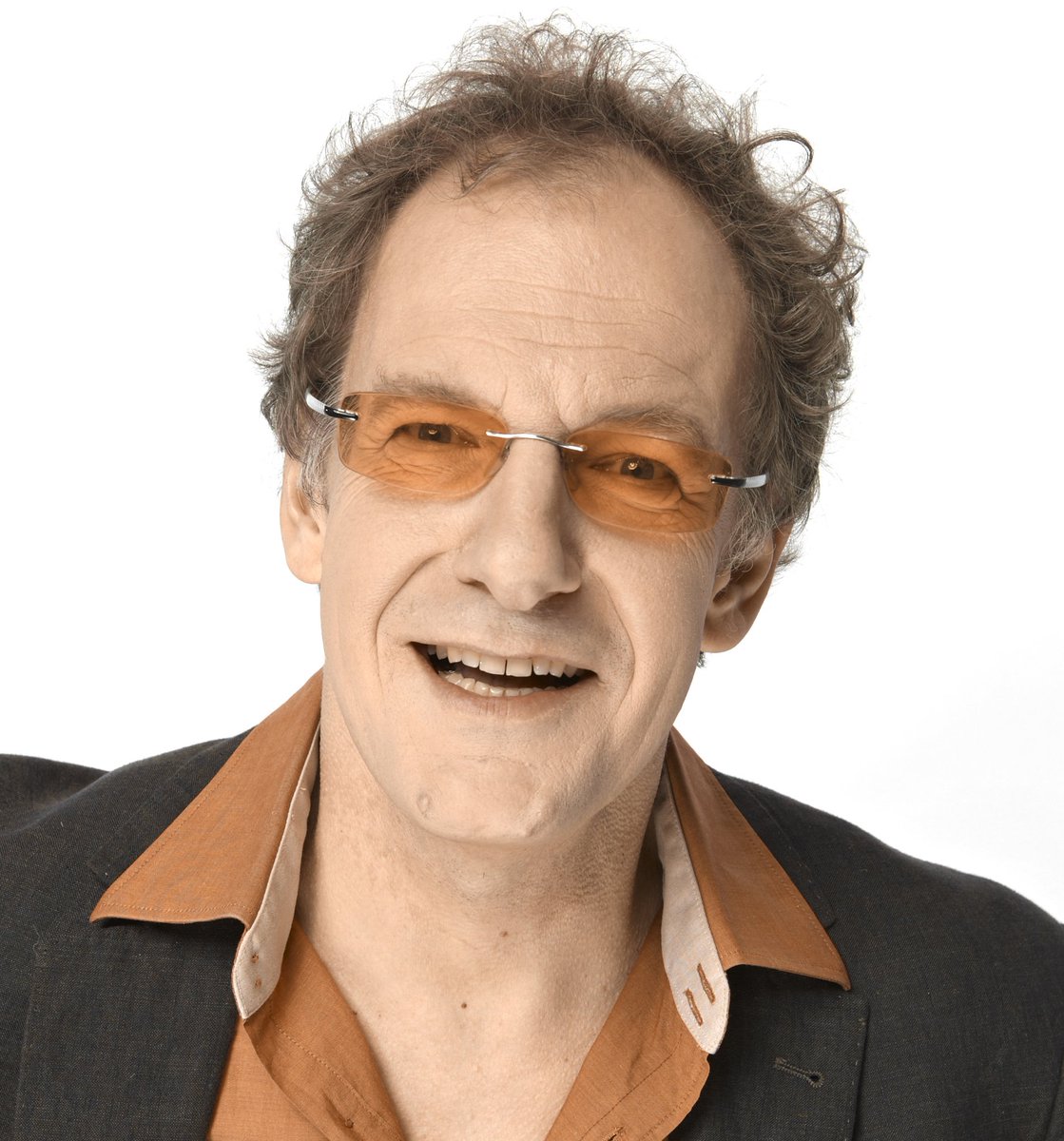 gelddebatten's tweet photo. Der Finazkabarettist Chin Meyer weiss, wie die Mächtigen und Reichen ticken, was in der «Finanzindustrie» abgeht – und er nimmt dies alles mit scharfer Zunge und viel Humor aufs Korn. Am Freitag, 2. März 2018, um 20:00 Uhr im @TheaterMillers in Zürich. https://t.co/xeYqpSQ4Sg https://t.co/tPKTGooZVe