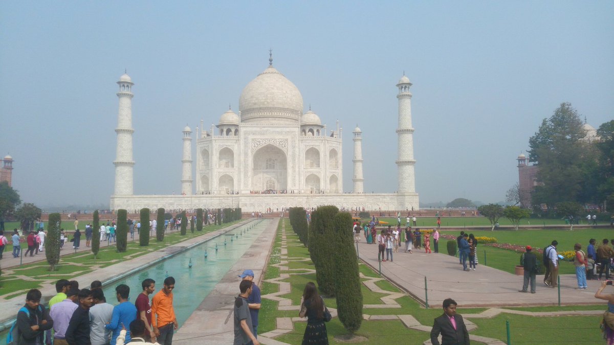 PeliSimoneKoffy's tweet photo. Bellezza bianca. #TajMahal https://t.co/LjXCudQVT6