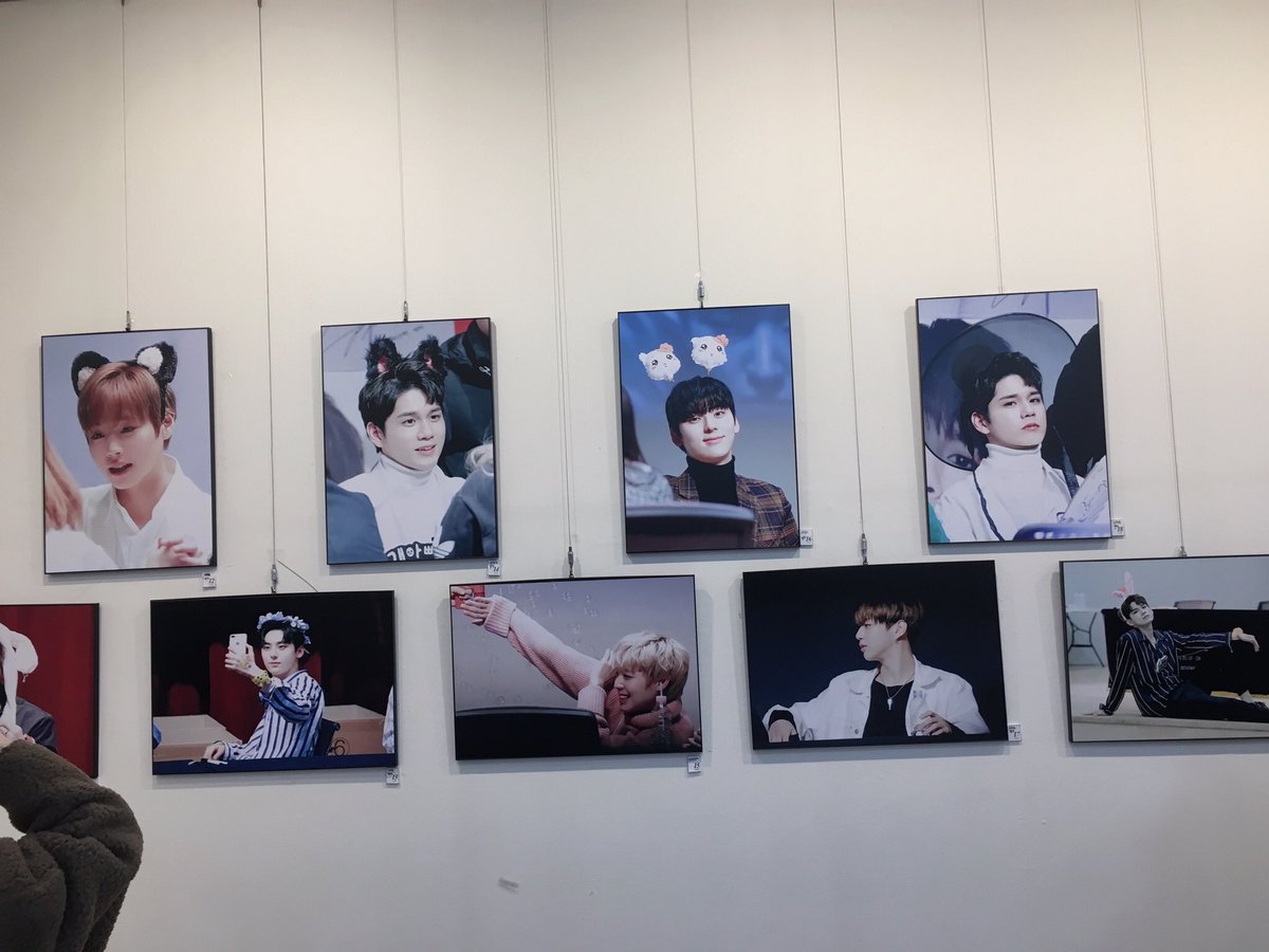 Still_WannaOne's tweet photo. 엉엉 다시 가고 싶어요 아직도 사진만 보면 입꼬리가 올라가서 안내려 와요 ,,,,
정말 너무 감사합니다 다음에도 또 열어 주시면 언제든지 달려 가겠습니다 !!!! 
돈이 조금만 더 있었 더라면 ,,, 그래도 트레카 2개 맞췄어요 ! 샘들 사랑합니다 ♥️ #4walls_2nd_day @4walls_4 https://t.co/KFFZcPmUSS