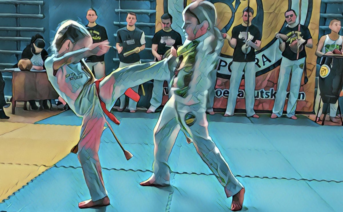 tarantularda's tweet photo. this is SPARTA!!Capoeira in prisma 📸
#capoeira #змагання #capawinterbattle #competition #луцьк #ukraine #rabodearraia https://t.co/kR2AeoUcuj