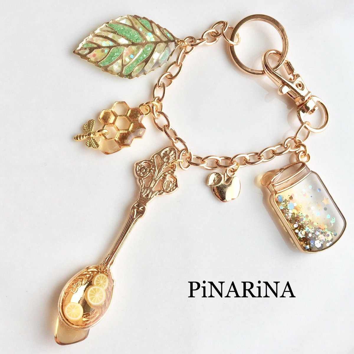 Pinarina בטוויטר はちみつのバッグチャーム 色んなところから垂れてる蜂蜜がお気に入りポイントです ハンドメイド ハンドメイドアクセサリー ハンドメイド好きな人と繋がりたい レジン レジン好きな方と繋がりたい バッグチャーム はちみつ 大人