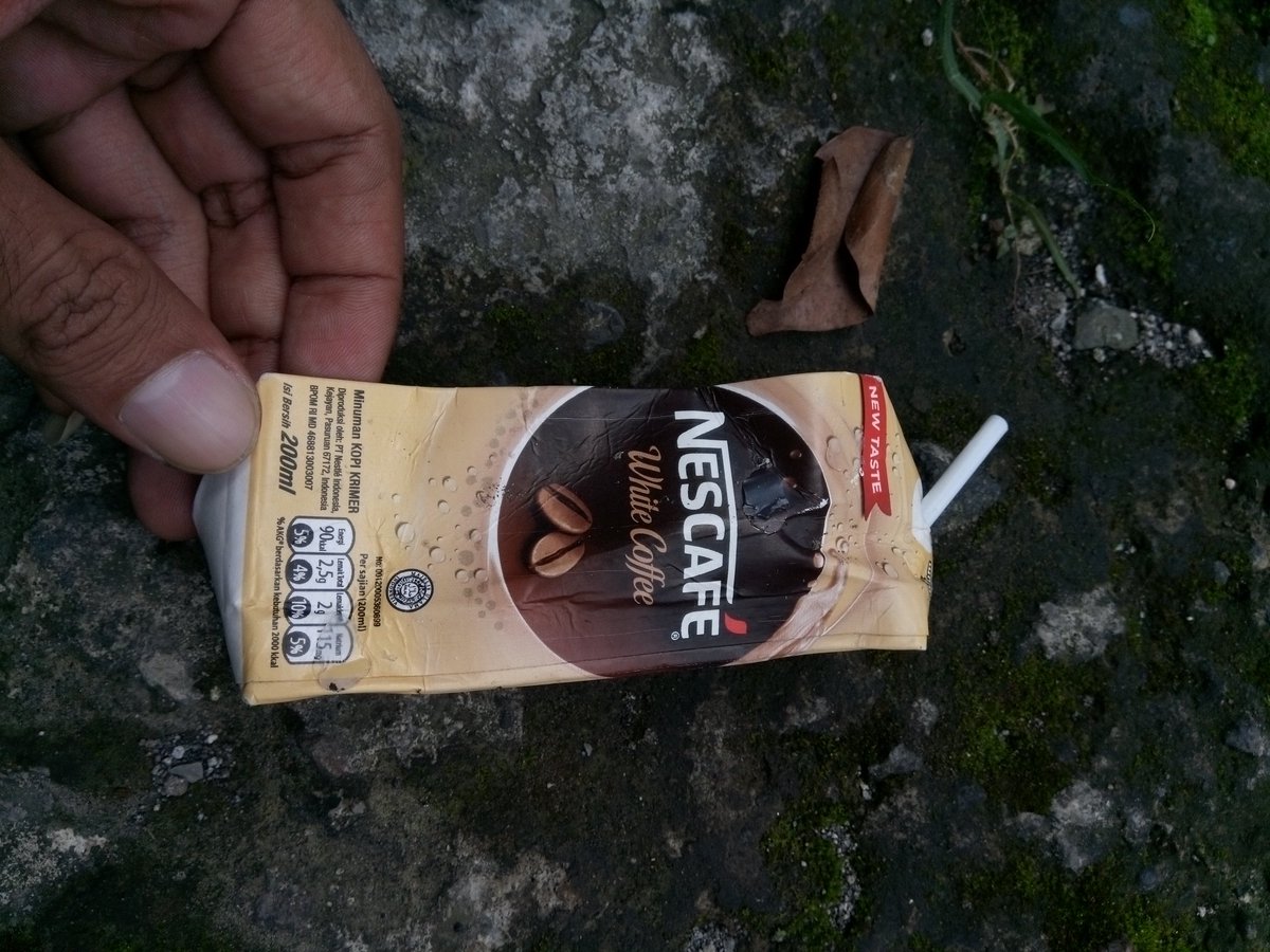 dafier's tweet photo. Ditemukan bungkus Nescafe White Coffee diproduksi oleh pt Nestle Indonesia di trotoar Kawasan Solo Car Frer Day pada Minggu pagi, 25 Februari 2018 @EHSolo @EHindonesia
#NyampahDiTimeline #IniAksiku #ConnecttoEarth https://t.co/i2hgFcpkHw