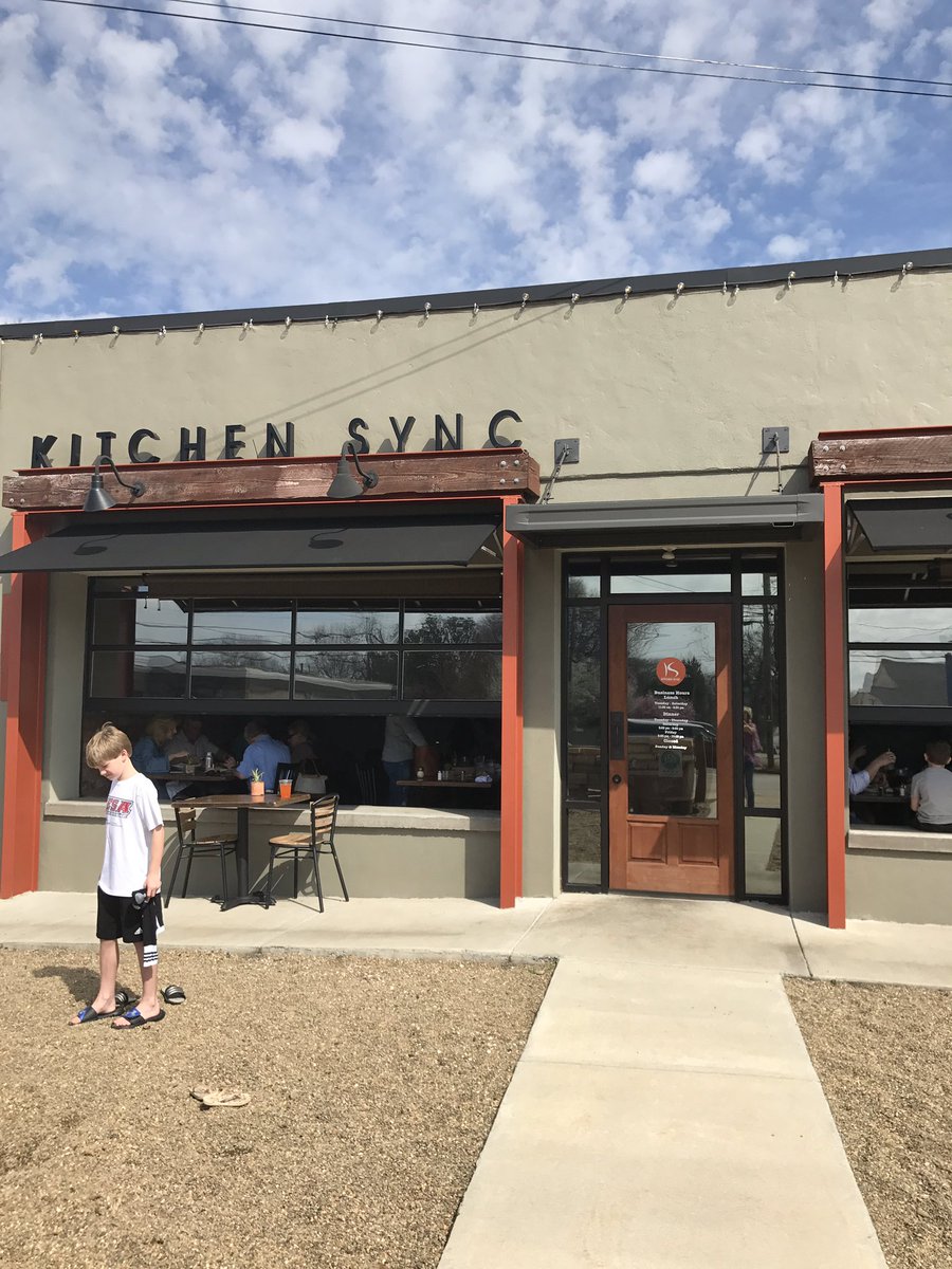 BigPoppy67's tweet image. Great new place for food and drinks. First visit gets 5 stars! #kitchensync #foodie #yeahthatgreenville