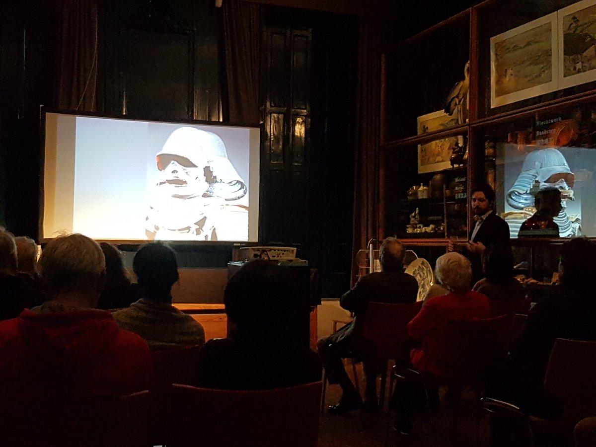 NederlandJapan's tweet photo. Vandaag: lezing en rondleiding voor leden door Dr Bas Verberk over samurai en hun maskers. Erg interessant en wat een fantastische tentoonstelling in het @sieboldhuis https://t.co/D9GijNh6D6