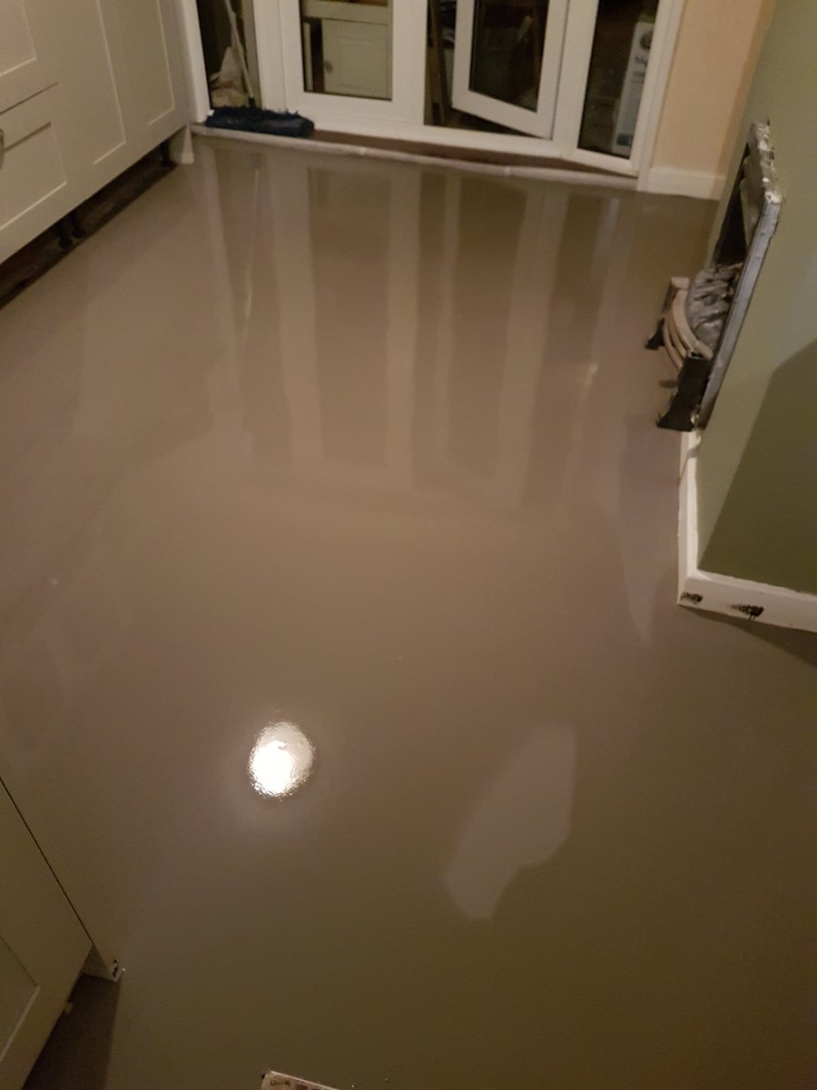 Nice bit of @PolyfloratHome colonia  fitted this morning. We used the full <a href="/FBallUK/">F. Ball and Co. Ltd.</a> system #1200pro #f77 #f46 as it's tried and tested and we know we always get great results  👊 #teamfball