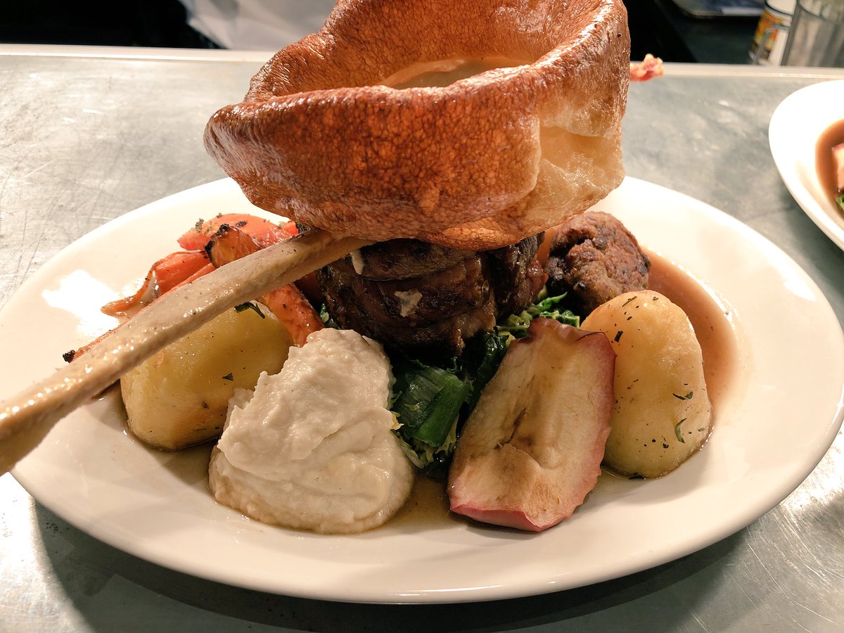 What’s better than a delicious Sunday lunch and some great live sport on ! We will be showing both the rugby games and the football today! #PerfectSunday #ManUvChelsea #LondonIrishvWorcester #ArsenalvManC #SaracensvLeicester