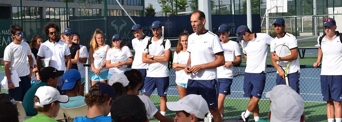 rnadalacademy's tweet image. At our stand in #Acapulco every day from 4pm you can enjoy a chat about our #WeeklyProgram and from 5pm on our #AnnualProgram. In addition, you can also register at our clinic in our #stand or through our website! #RNAClinicTour @AbiertoTelcel