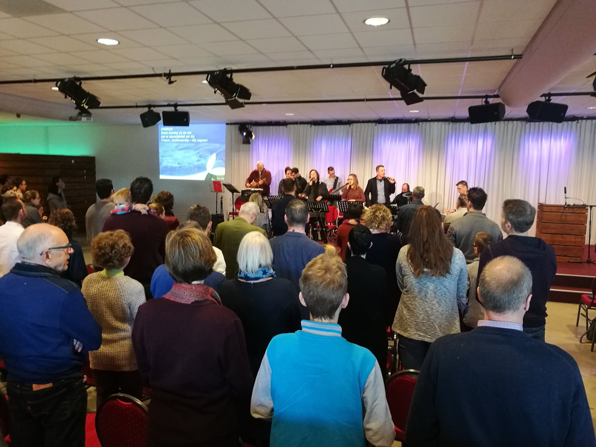 VBGPapendrecht's tweet photo. Met het zingen van 'Jezus zal heersen' vandaag sloten we ons aan bij het initiatief om samen met duizenden christenen wereldwijd stil te staan bij zendingswerk. 
(link: https://t.co/QK42uWWtK5)
#GlobalHymnSing #GettyMusic #JesusShallReign https://t.co/zidNSnqXoc