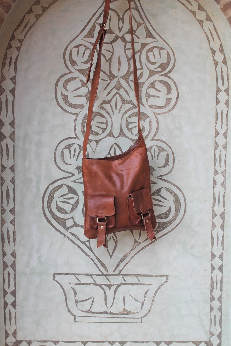 IsmadLondon's tweet photo. #Mum would love our Shark Crossbody! 
#Ethicallyhandmade and one-of-a-kind just like she is! 
#Leather #Handbag #Handmade #GiftIdeas #MothersDay #MustHave #London #EthicalFashion. https://t.co/yEVtAtFfqs