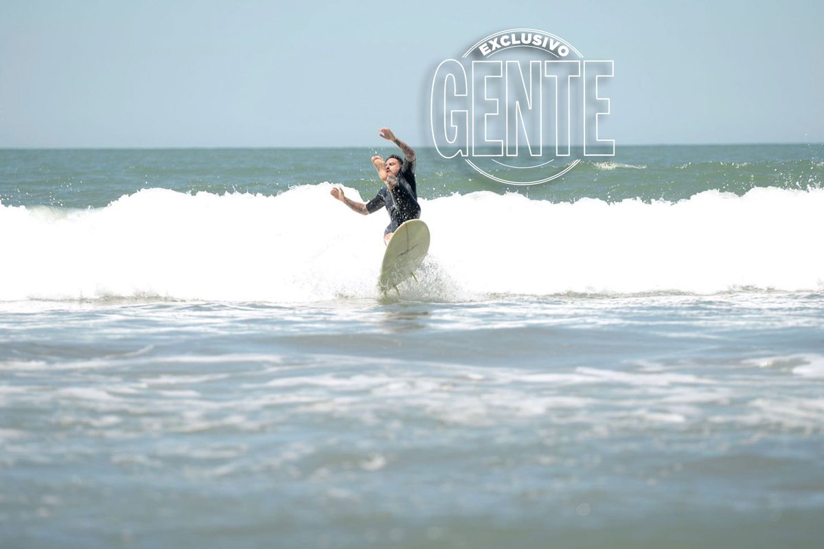 genteonline's tweet photo. Fede Bal, las fotos de su versión surfista https://t.co/9R09LVA400 https://t.co/Iw01WJlAVd