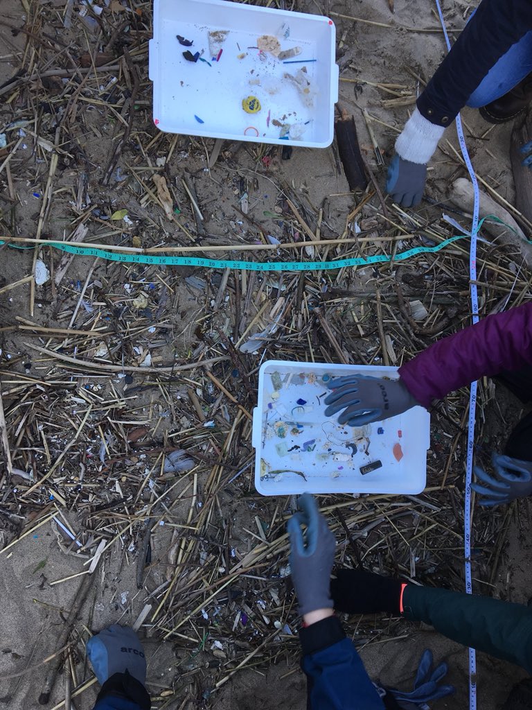 StonebridgeLock's tweet image. .@Thames21 #plastic #litter monitoring survey under a cold sun &amp;amp; the eye of Nannie Dee who once coursed #plasticfree seas. Thanks for a fab day #outdoors @sheephot #BinIt #OneLess #LastStraw #3Ps