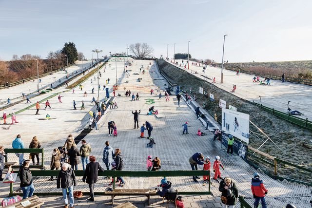 Timur_Perlin's tweet photo. Koopt ook eensch een papieren krant! Dan zie je de kracht van deze foto. #GROOTBEELD @nrc foto: Lars van den Brink https://t.co/g6v33QSfRV