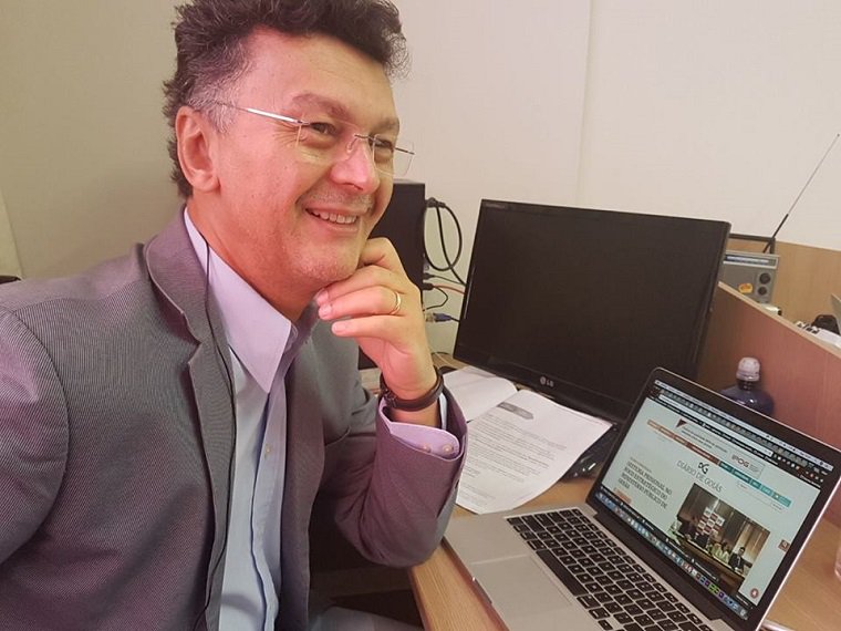 diariodegoias's tweet photo. “Mundo em Sua Casa é ícone do radiojornalismo de Goiás", diz Altair Tavares https://t.co/I1U0OetM4n https://t.co/bdCxXYSgFT