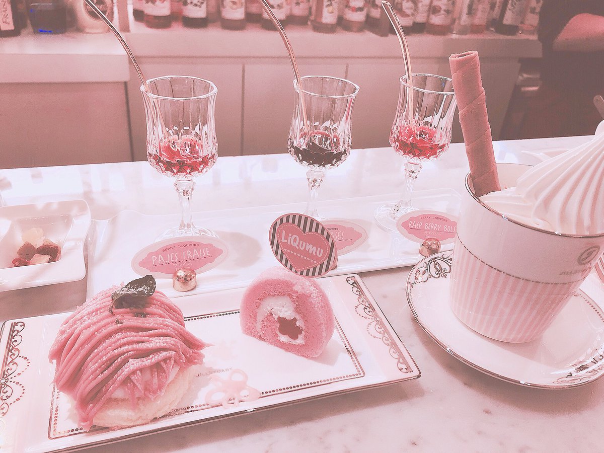 友達に紹介してもらった子と 全然別件で知り合った子同士が同郷の幼馴染っていうのが こないださ〜の会話の中で発覚して 遊んできた 昼から小ぶりとはいえアルコールを摂取する