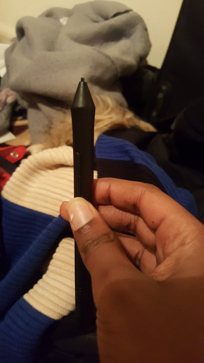 LaetusArt's tweet image. Not even 2 months and my friend told me i should probs change my nib. And yes my room is a mess in the bg.
#artistproblems #digitalartproblems #TheStruggleIsReal