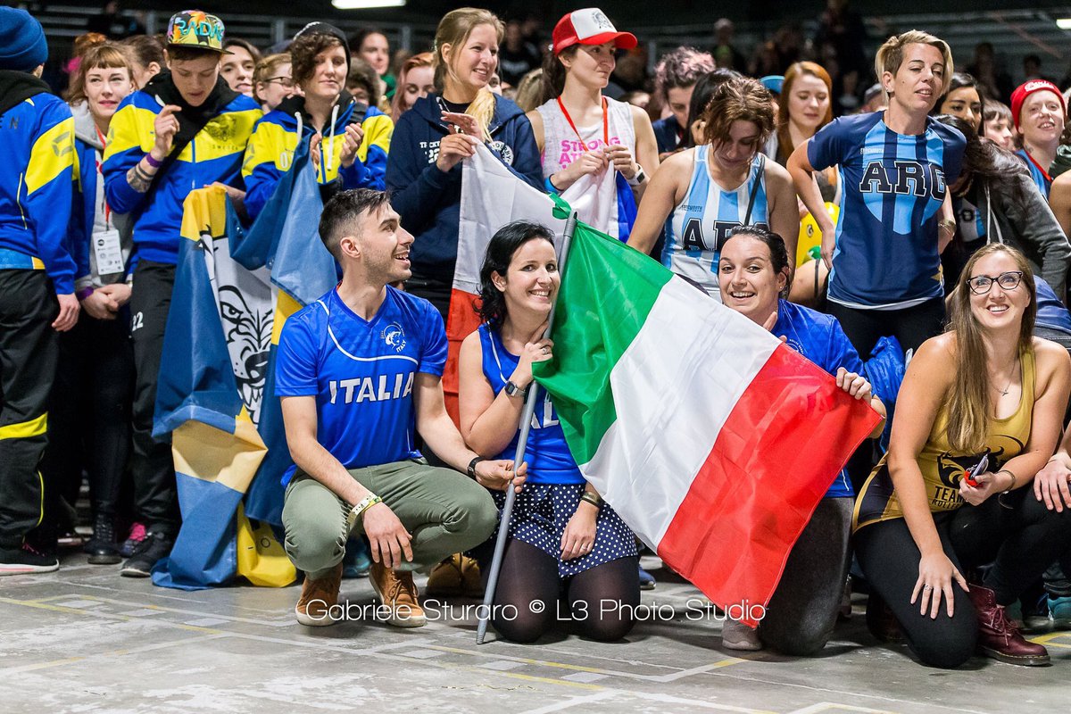 The flag parade at @rollerderbyworldcup 
Ph: @l3photo 
#rollerderby #derbylife #rollerderbyitalia #rollerderbyitaly #nazionale #azzurre #azzurri #mondiali2018 #mondiali #nazionaleitaliana #nazionalerollerderby
