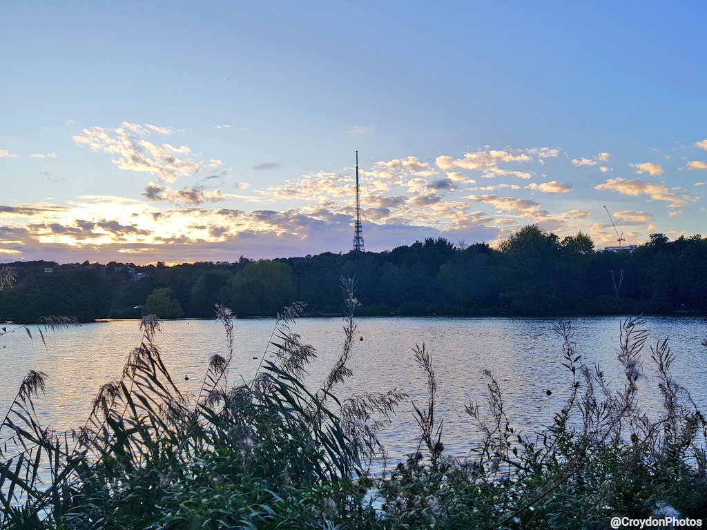 CroydonPhotos's tweet image. Picturesque Autumn evening #sep2017 #reservoir #sunset #water #silouette #peacefull #serene #diverse #natural #beauty #canvas #trees #views #antenna #tower #dramatic #clouds #relax #explore #London #Borough #Croydon #croydonphotos