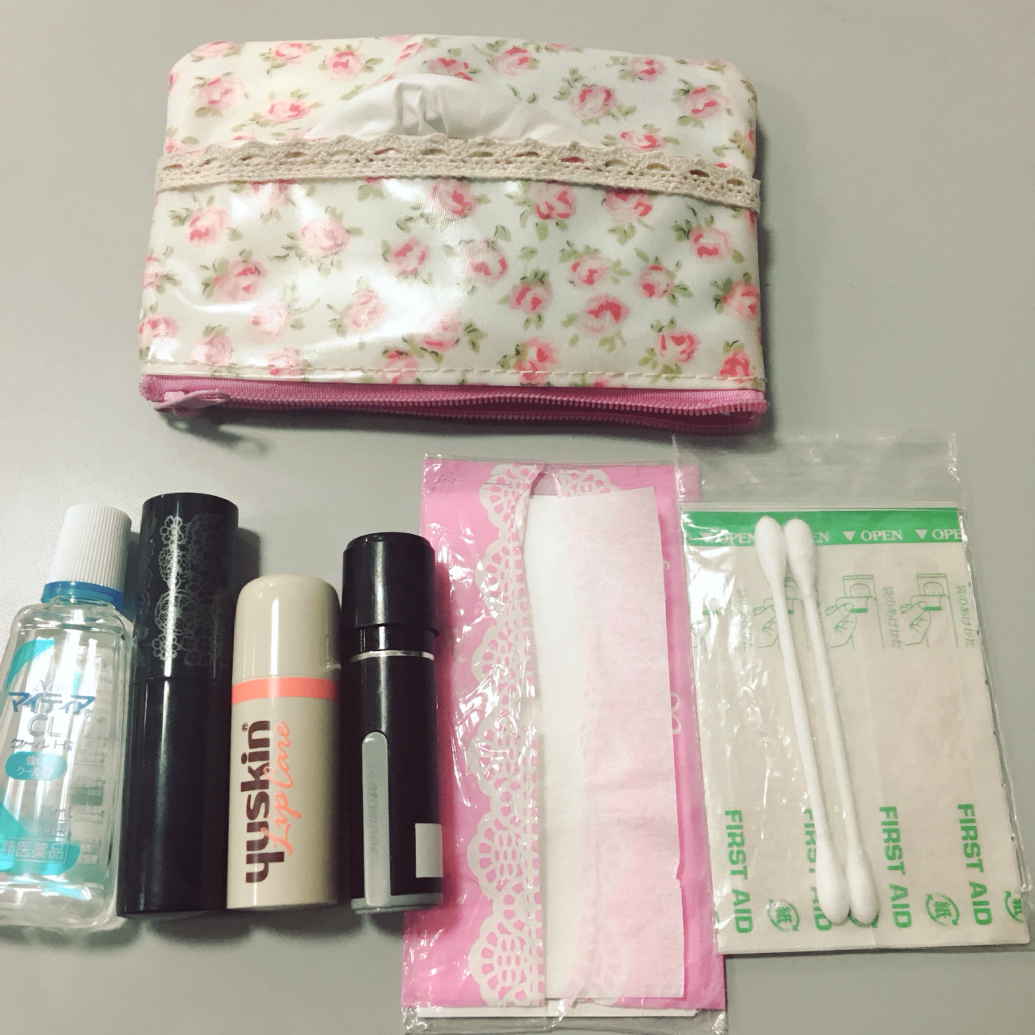 あやとゆゆ 百均 ダイソー で買った ポーチティッシュケース とても便利なので好きです 中に ポケットティッシュ 目薬 色リップ リップ 印鑑 あぶらとり紙 綿棒 絆創膏 T Co Wiunklwtp5 Twitter