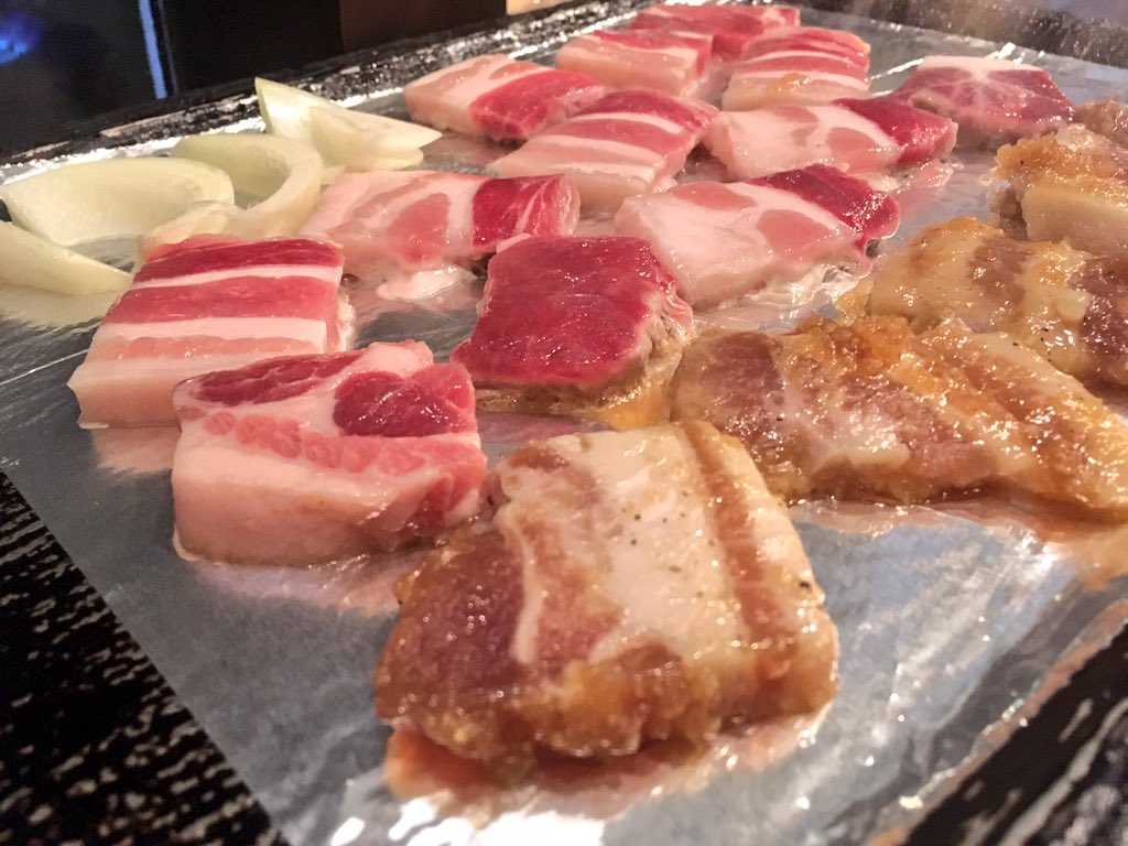 坂部秀治 3 7 9北海道 更新が遅くなってしまいましたが 昨夜は東京 都新宿区 ヘルシー韓友家にて韓国料理を楽しむ事に 今回は店舗お勧めサムギョプサルコースを注文 手作りパンチャンも食べ放題 予約必至の看板メニューとなっています T Co