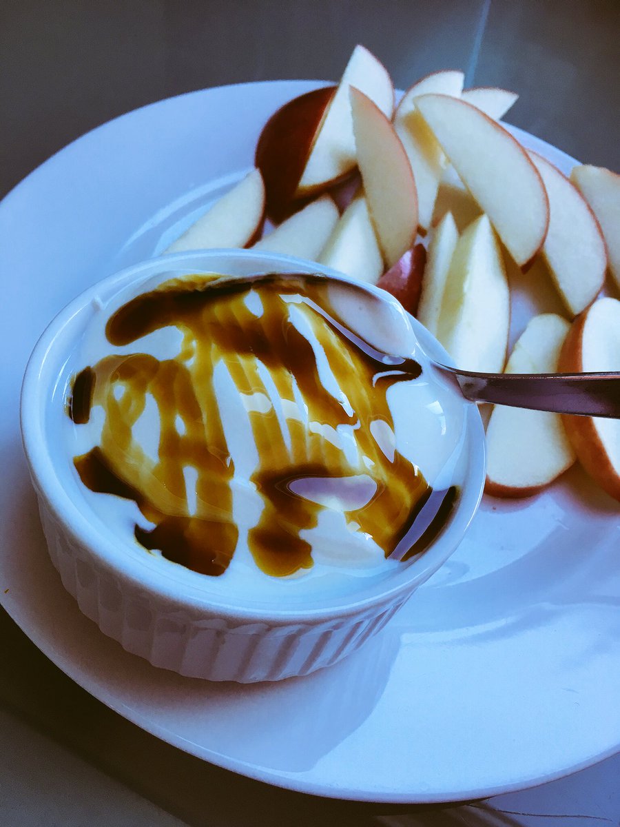 jennytschiesche's tweet photo. Helping my #gutmicrobes along with #yaconsyrup #greekyogurt and apple. Sunday afternoon snack in the sun. Yum! https://t.co/NtCYp5buf5