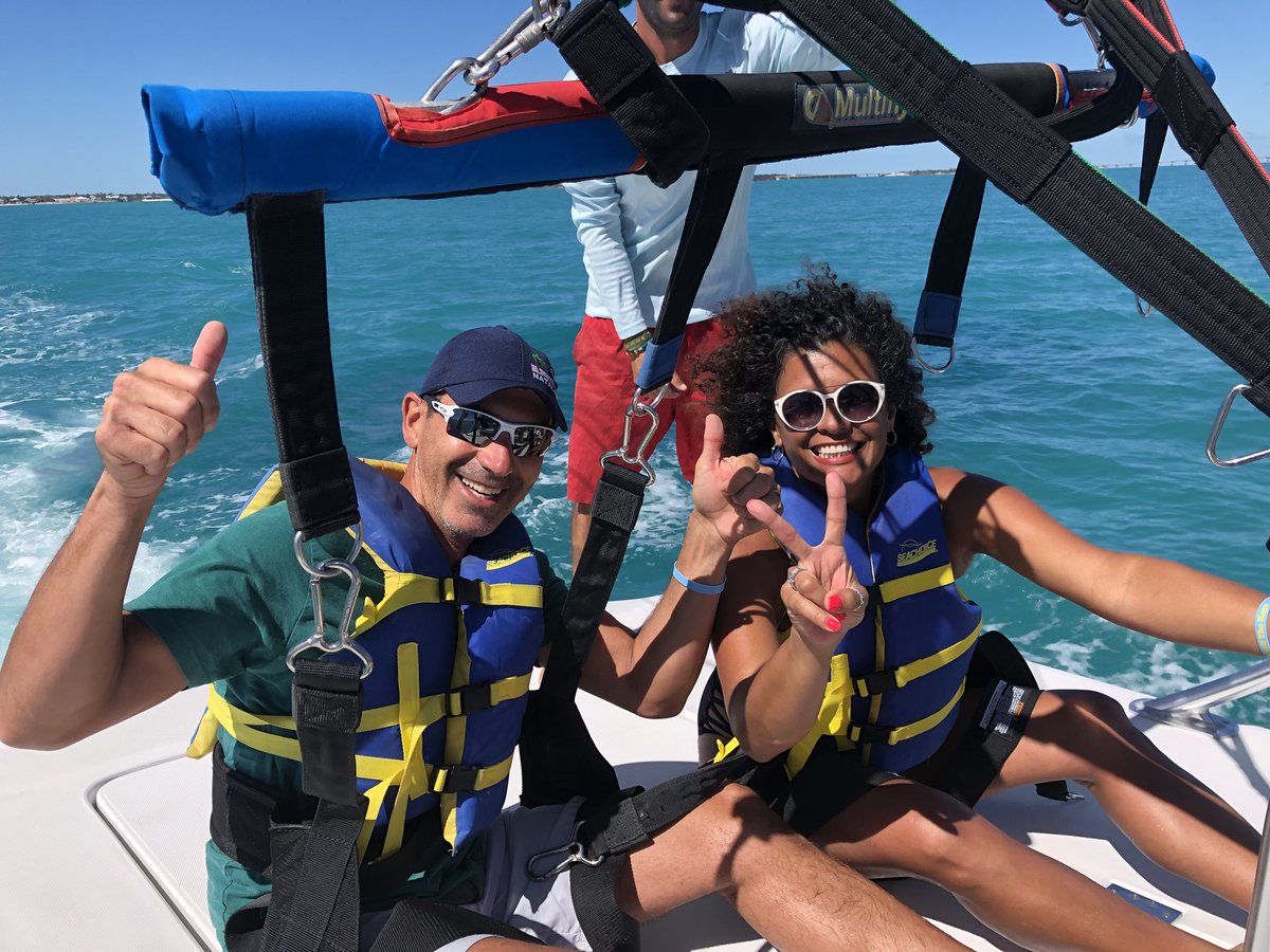 The wind is down and the sun is up! We are flying! Join us today for miles of smiles! #islamorada <a href="/RobbiesMarina/">Robbie's of Islamorada</a> #parasail <a href="/Florida_Keys/">Florida Keys</a>