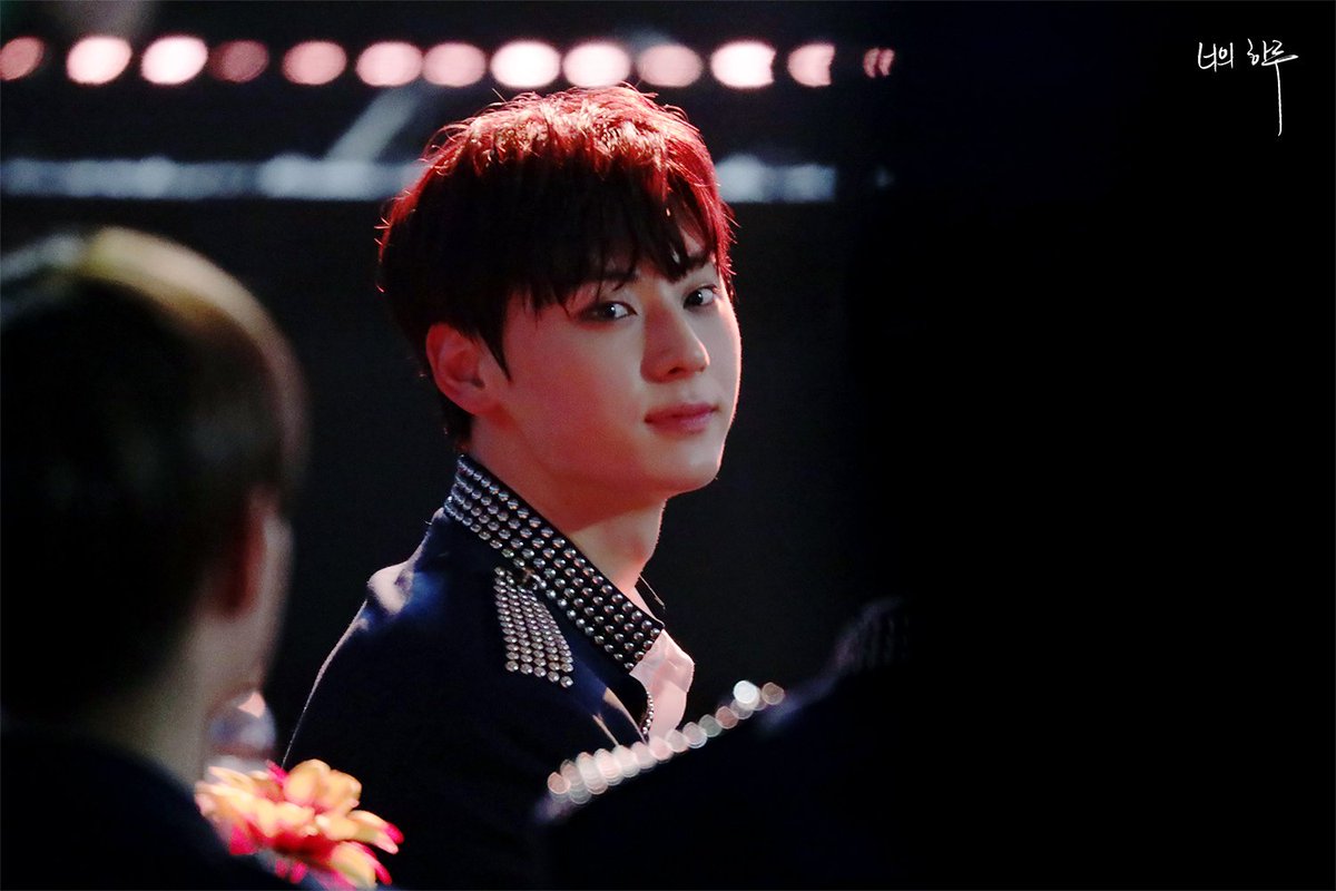 yourday0809's tweet photo. 180214 가온뮤직 대기석3 #워너원 #황민현 #민현 #MINHYUN https://t.co/4WRlasdsJg