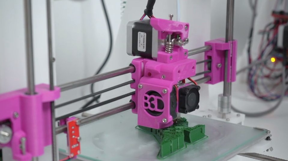 BalearsFCiencia's tweet photo. #JoseEsteban @Balear3D "Habrá una impressora 3D en cada casa, hay que darle tiempo” #BalearsFaCiènciaIB3 @IB3televisio @FECYT_Ciencia https://t.co/f9c4djsybZ