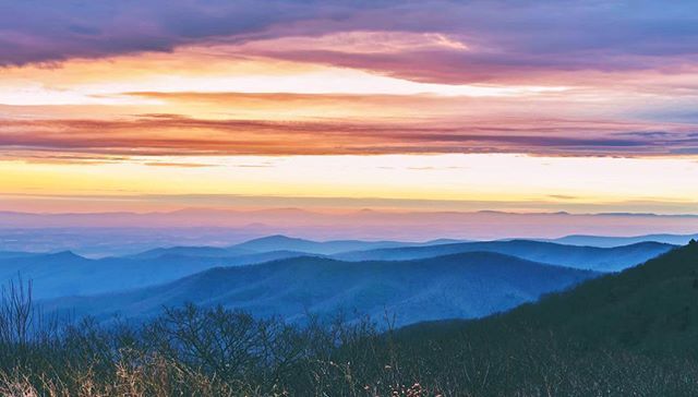morgnr's tweet photo. Find me where the mountains are.
.
.
.
#blueridgemountains #nikon #latergram #wintermountains #stressrelief #visitvirginia #virginiaoutdoors https://t.co/jLfElSz5Lx
